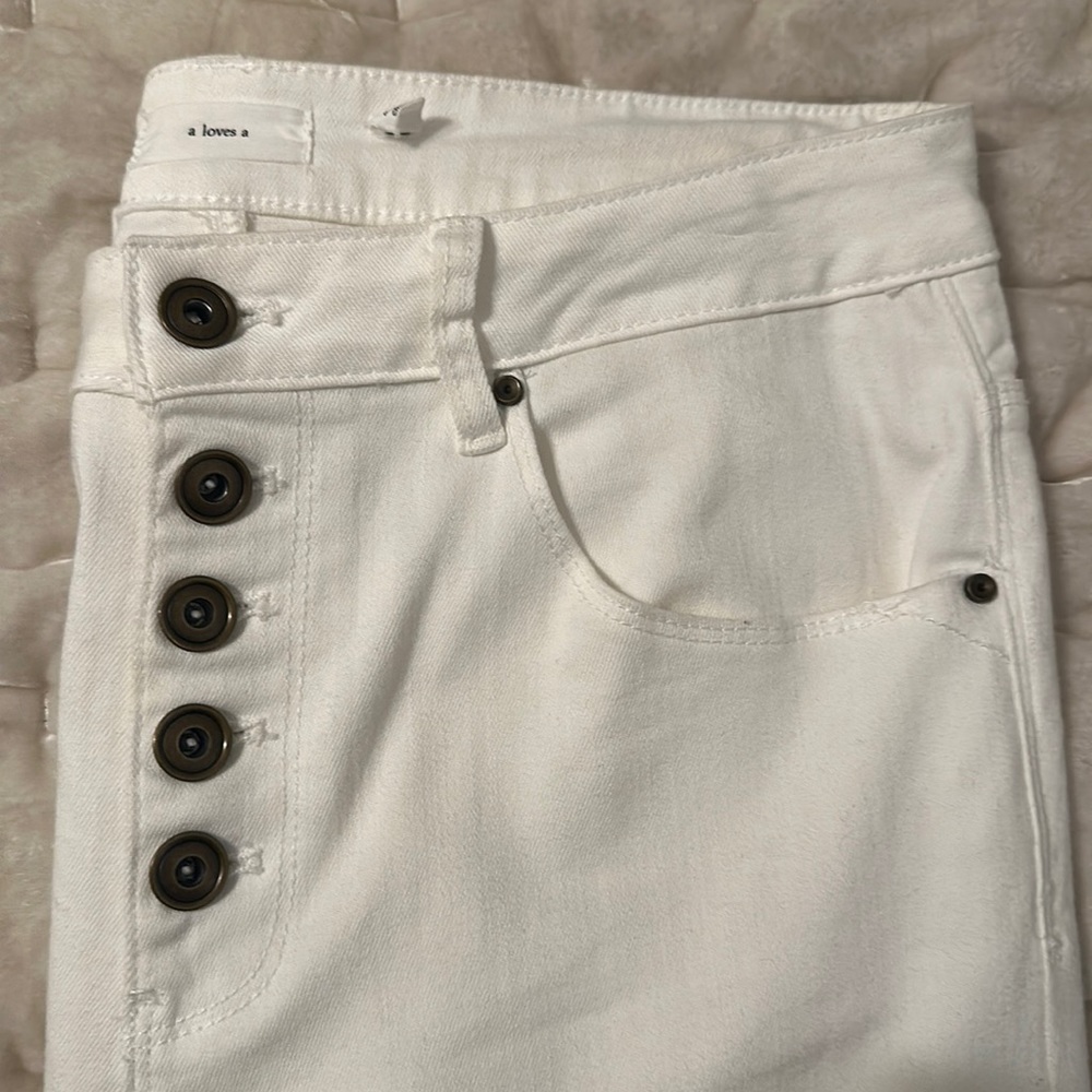 A loves A. White skinny jeans. Button up front. Size 31